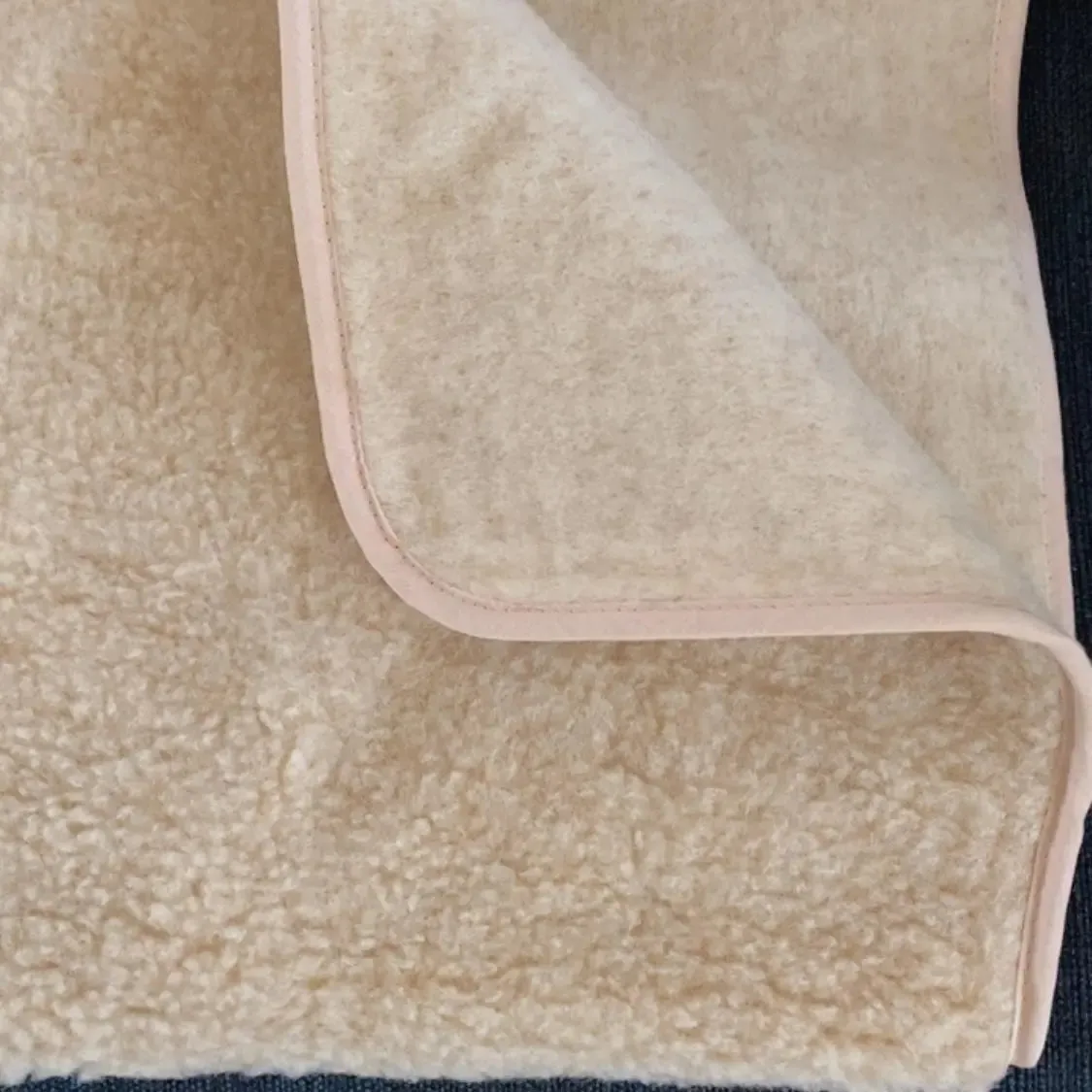 Sassoupi couverture laine vierge Beige