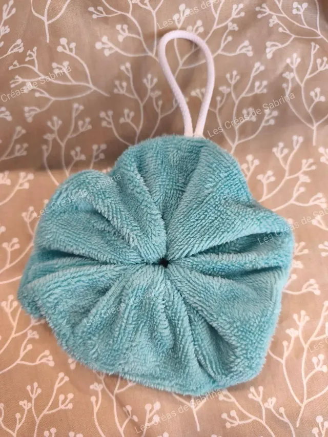Les Créas de Sabrina fleur de douche cordon suspension