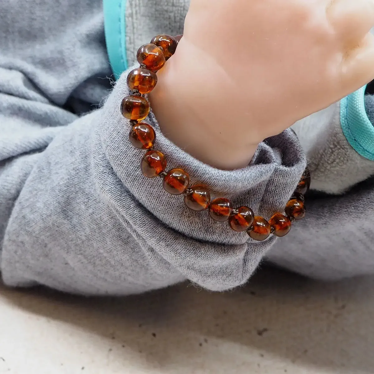 Lil Inappy bracelet ambre bébé cognac foncé constat