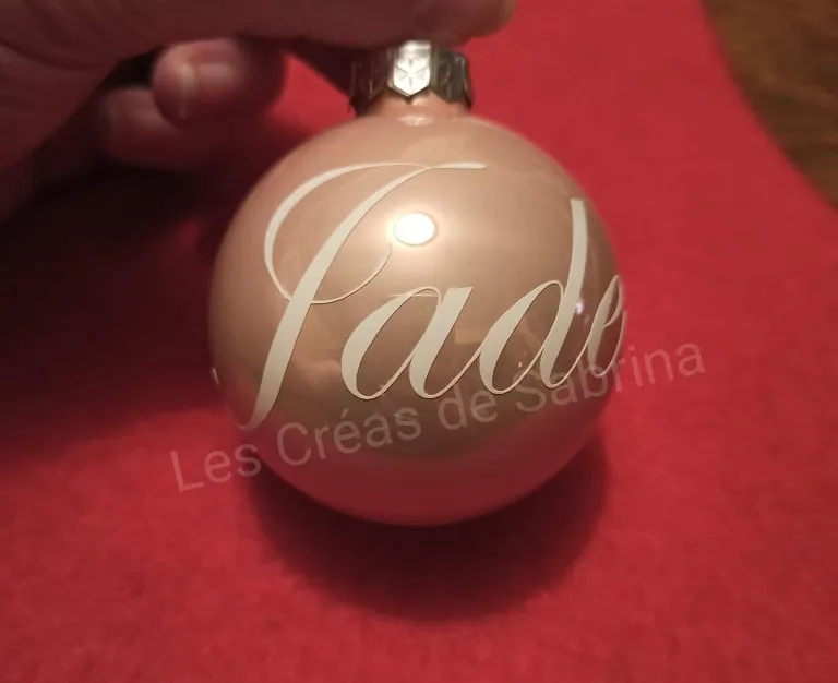 Les Créas de Sabrina boule de Noël personnalisée verre prénom