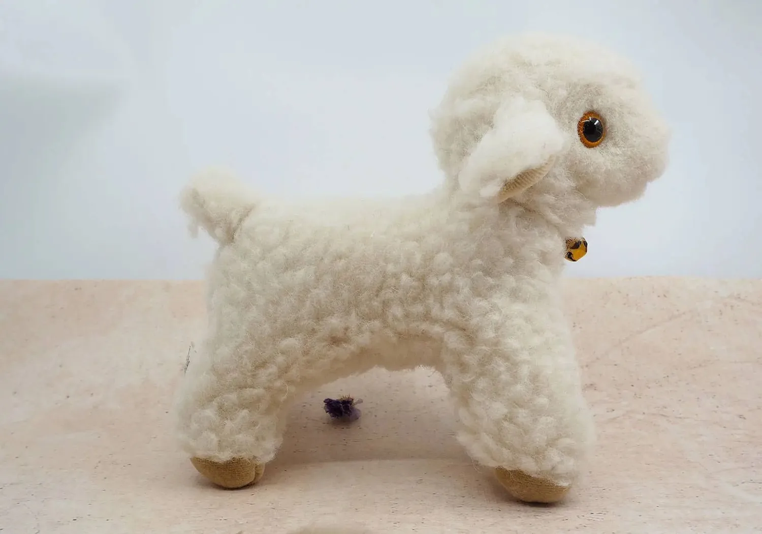 Saling peluche agneau pure laine vierge clochette 21 cm