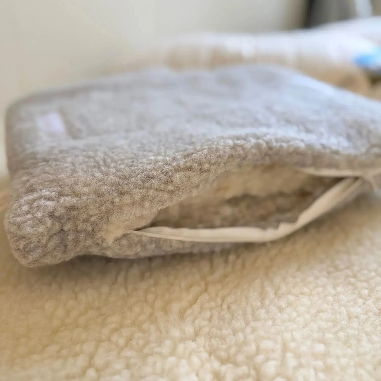 Sassoupi coussin doudou mouton laine vierge 30x40 cm