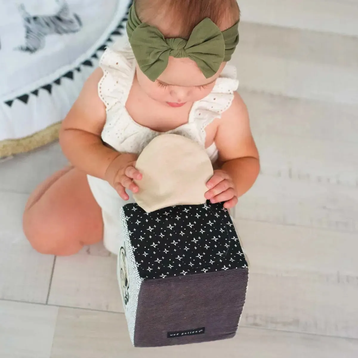 Wee Gallery cube sensoriel bébé coton bio