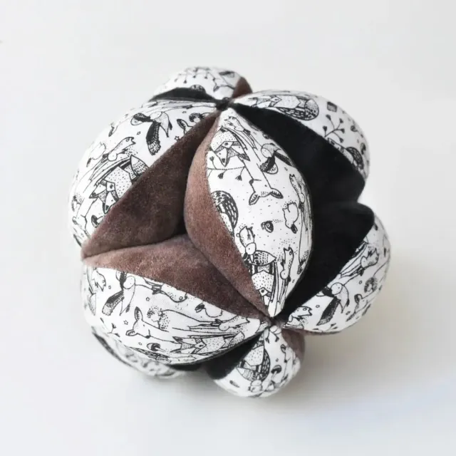 Wee Gallery balle sensorielle en tissu