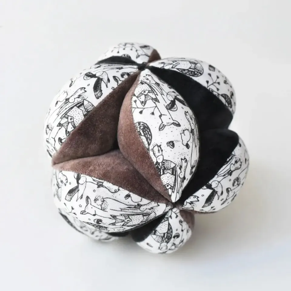 Wee Gallery balle sensorielle en tissu