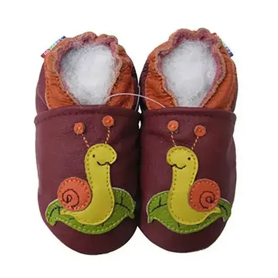 Carozoo Bunny chaussons cuir souple fond rouge