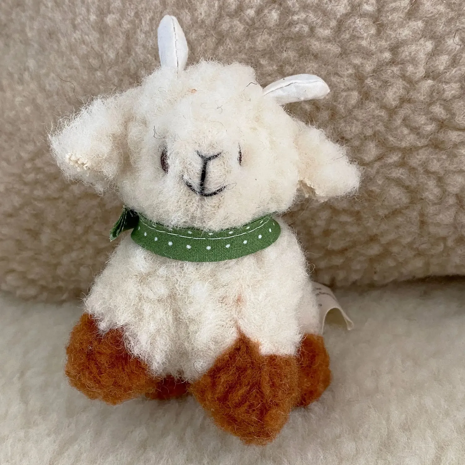 Sassoupi Bélier petit doudou mouton laine vierge 10 cm
