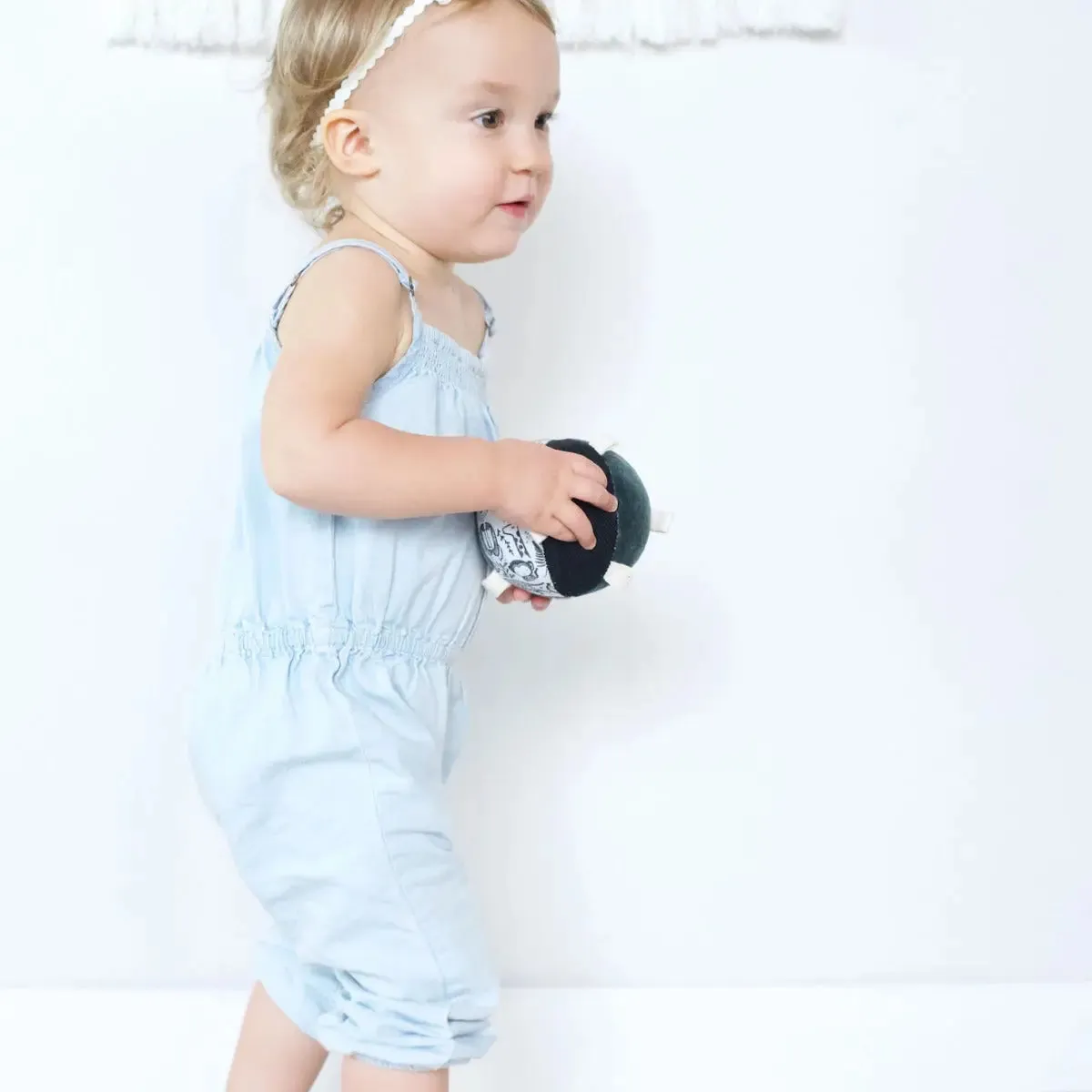 Wee Gallery balle sensorielle coton bio 10cm