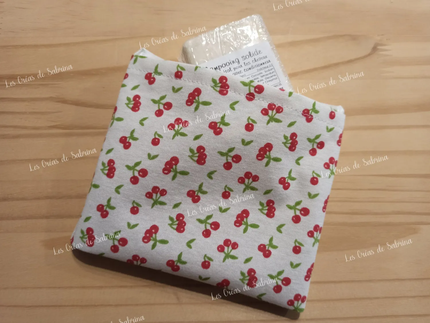 Les Créas de Sabrina Cerises pochette savon imperméable 12x15 cm