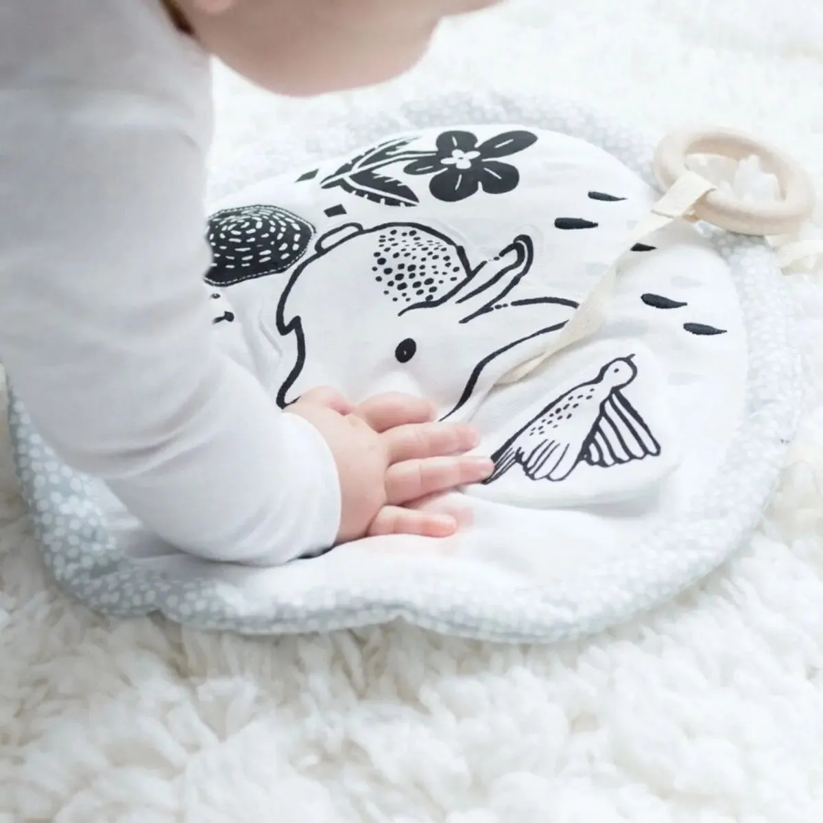 Wee Gallery Meadow petit tapis d'activité rond coton bio