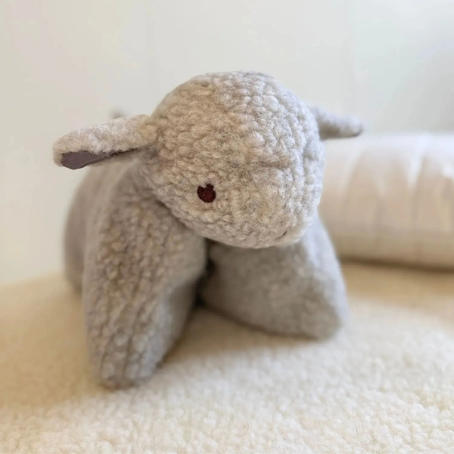 Sassoupi coussin doudou mouton laine vierge 30x40 cm