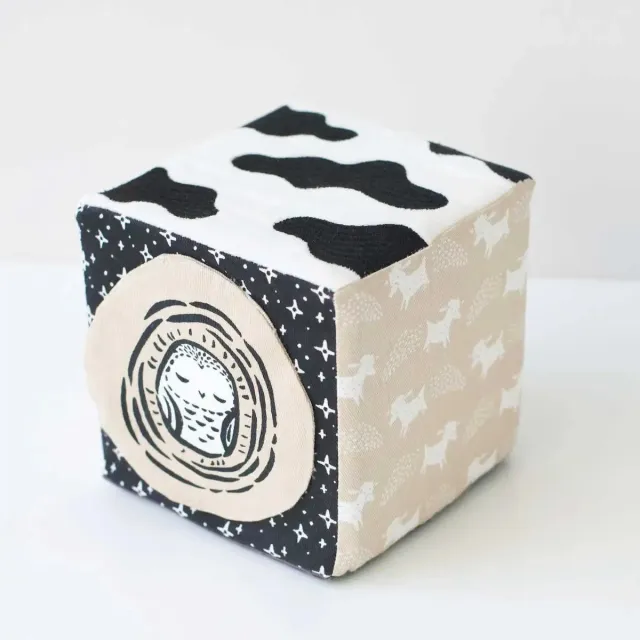 Wee Gallery cube sensoriel bébé coton bio