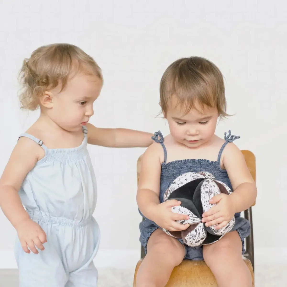Wee Gallery balle sensorielle en tissu
